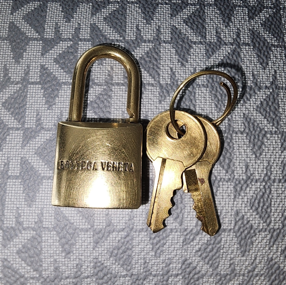 BOTTEGA VENETA Padlock with 2 Keys - Picture 2 of 7